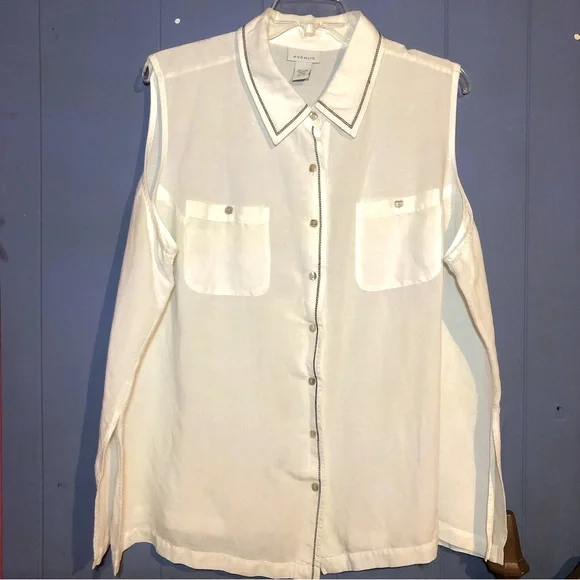 Avenue sleeveless white top with double black stitching details, size 26/28. - Picture 1 of 10